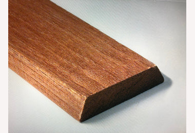 Meranti koplat 16x45mm 305cm volhout architraaf (schuin)